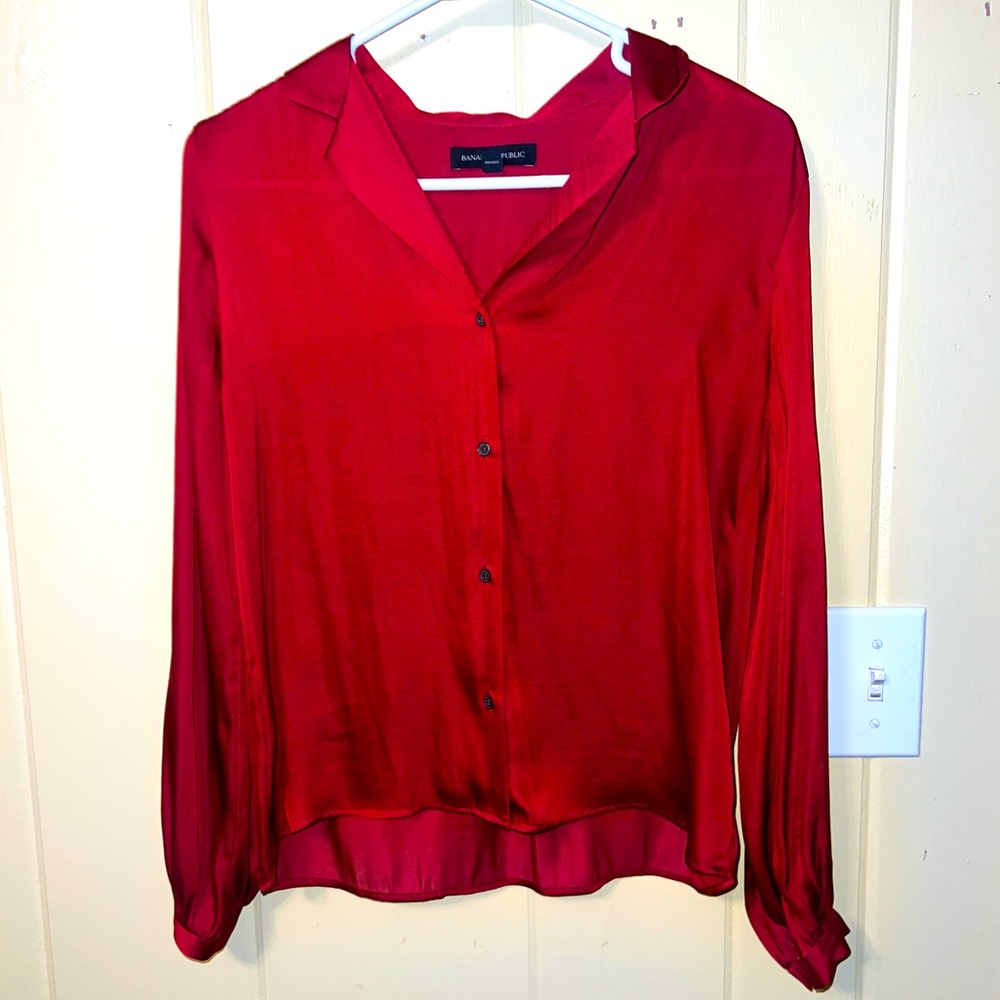 ⭐️Banana Republic Red Silky Button Up Holiday Party Long Sleeve Blouse Size XS - Picture 7 of 16